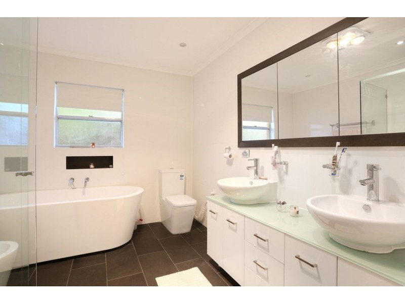 17 Canadian Court, Meadow Heights VIC 3048