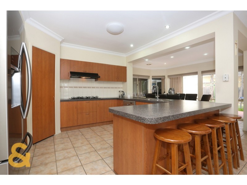 31 McKenzie Crescent, Roxburgh Park VIC 3064