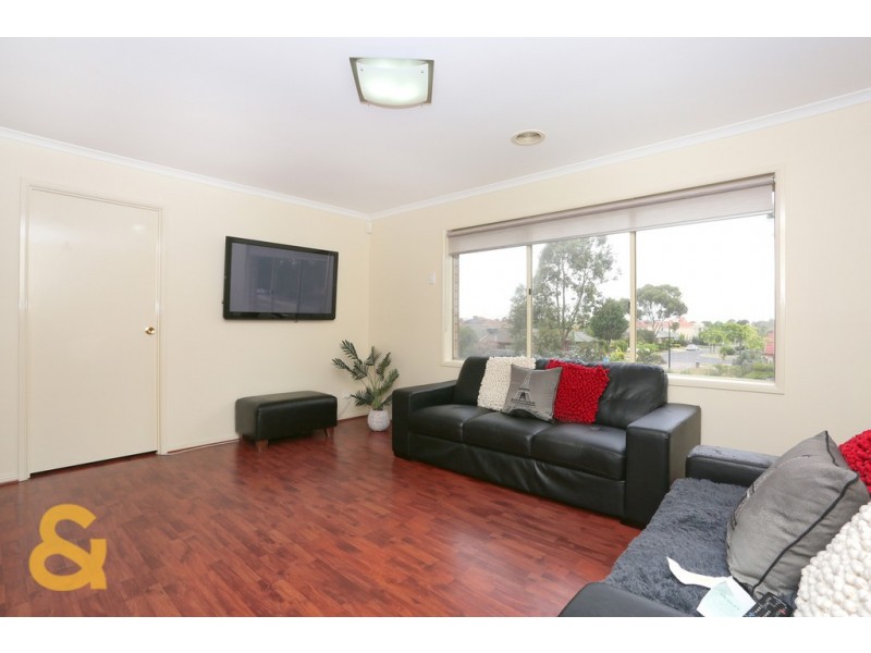 31 McKenzie Crescent, Roxburgh Park VIC 3064