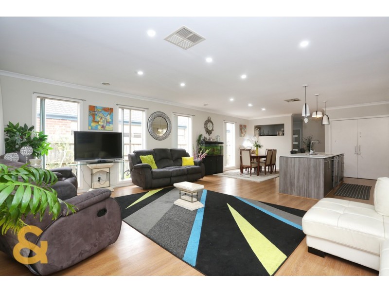 6 Hayfield Road, Roxburgh Park VIC 3064