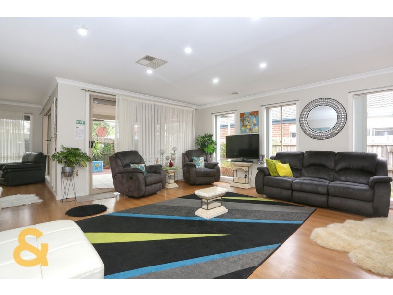 6 Hayfield Road, Roxburgh Park VIC 3064