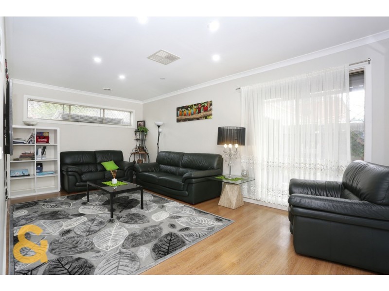 6 Hayfield Road, Roxburgh Park VIC 3064