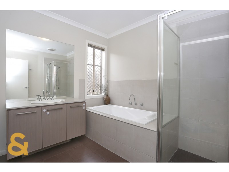 6 Hayfield Road, Roxburgh Park VIC 3064