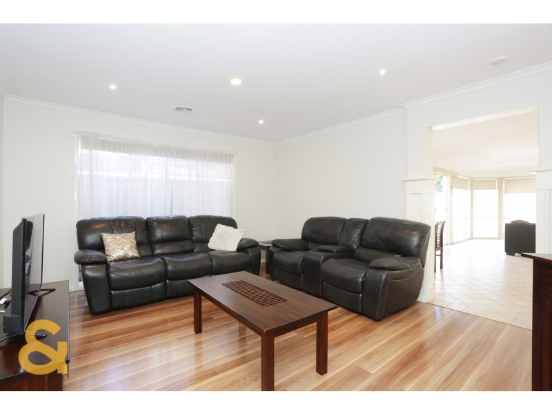 13 Morgan Court, Roxburgh Park VIC 3064