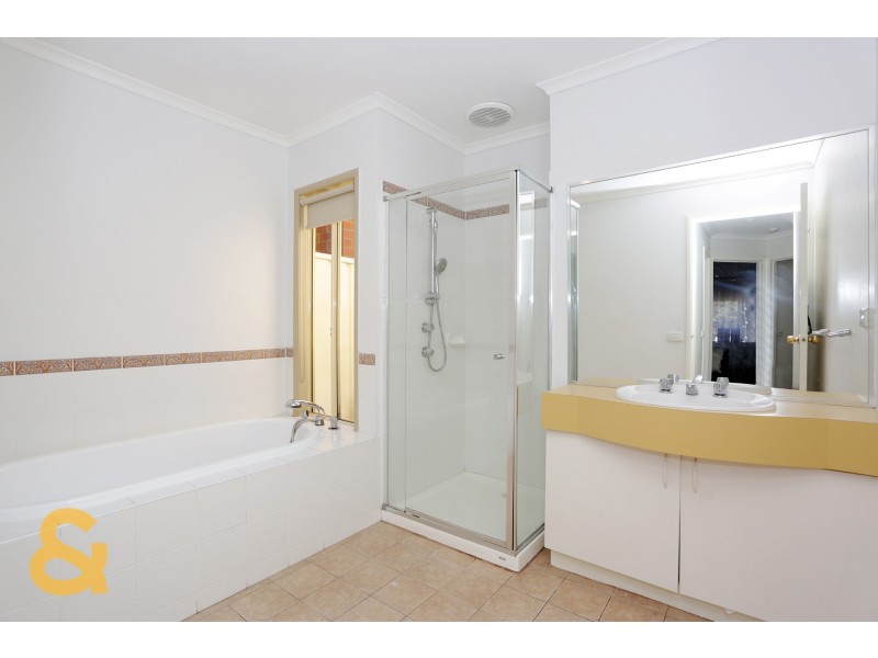 13 Morgan Court, Roxburgh Park VIC 3064