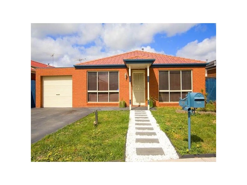 19 Sandover Drive, Roxburgh Park VIC 3064