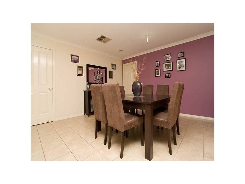 19 Sandover Drive, Roxburgh Park VIC 3064