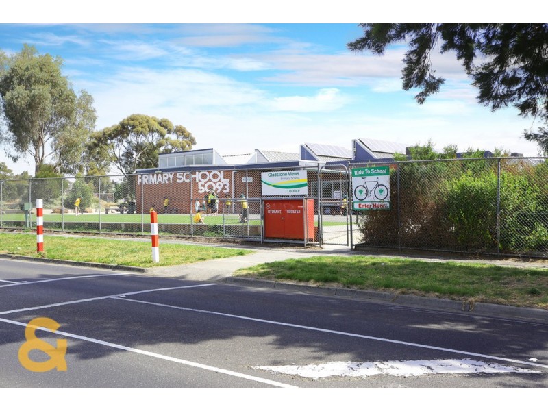 23 Gaynor Crescent, Gladstone Park VIC 3043