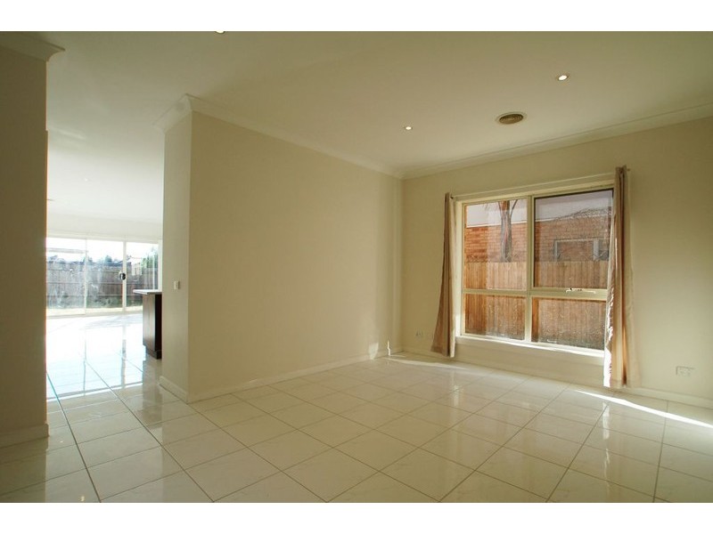 17 Donvale Avenue, Roxburgh Park VIC 3064