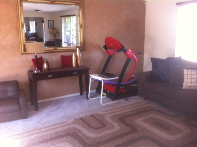 8 Linden Close, Meadow Heights VIC 3048