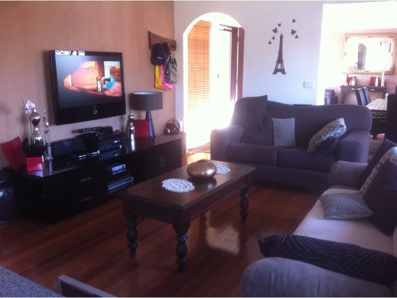 8 Linden Close, Meadow Heights VIC 3048