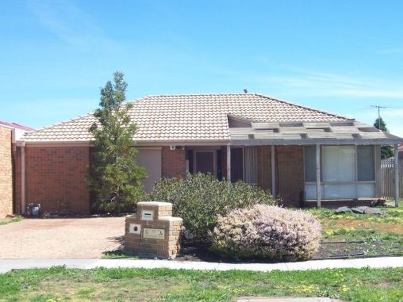 65 Rossiter Avenue, Roxburgh Park VIC 3064
