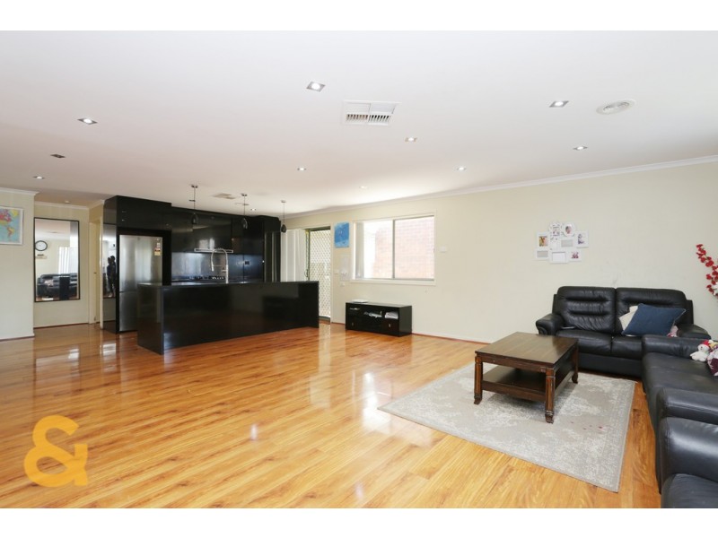 22 Shortridge Circuit, Roxburgh Park VIC 3064