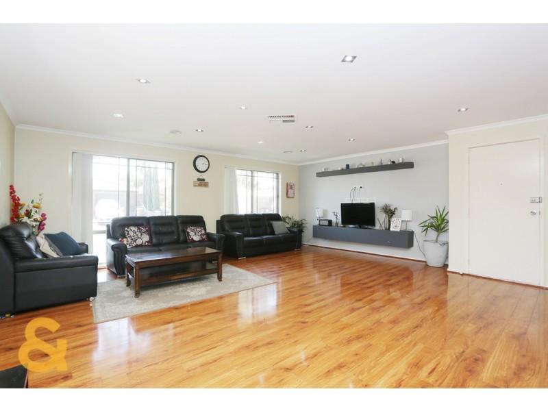 22 Shortridge Circuit, Roxburgh Park VIC 3064