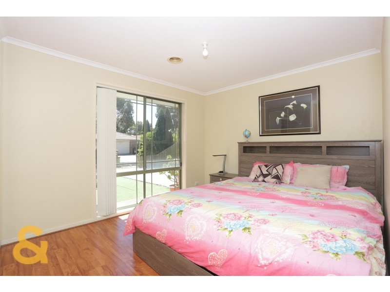 22 Shortridge Circuit, Roxburgh Park VIC 3064