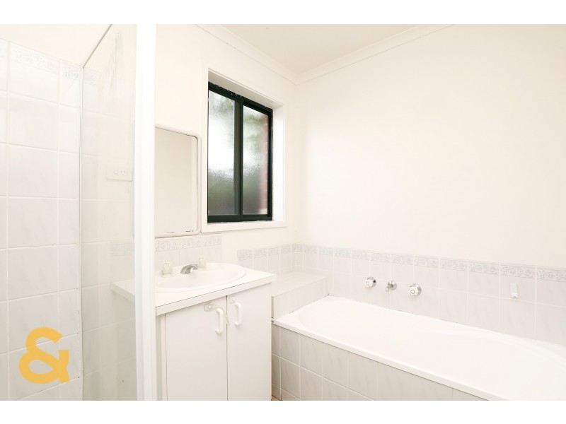 22 Pinnock Avenue, Roxburgh Park VIC 3064