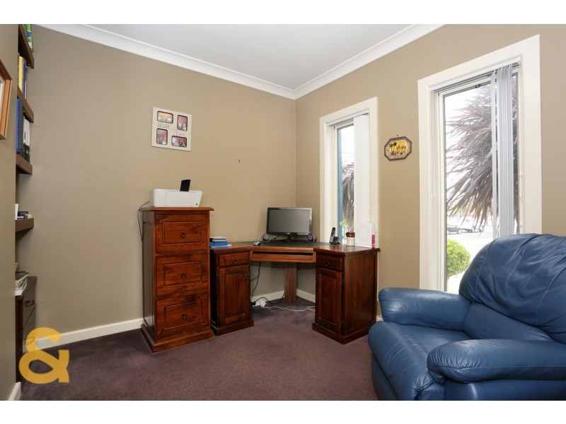 23 Donvale Avenue, Roxburgh Park VIC 3064