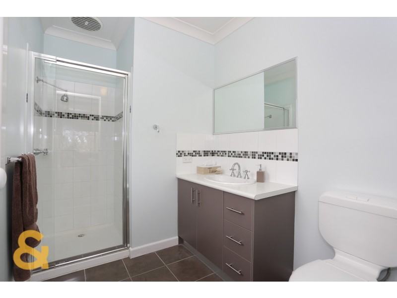 23 Donvale Avenue, Roxburgh Park VIC 3064