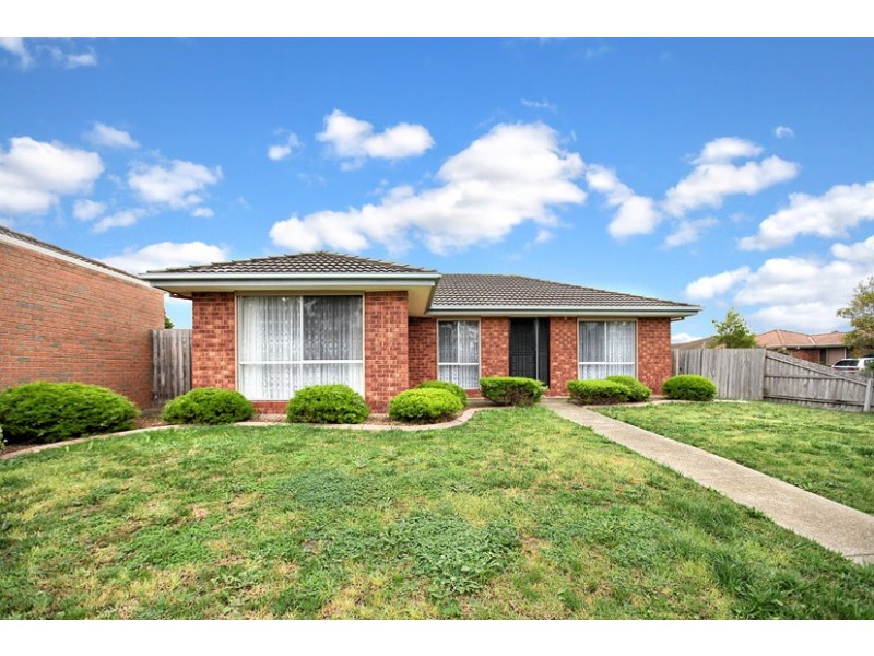 9 Edgecombe Way, Roxburgh Park VIC 3064