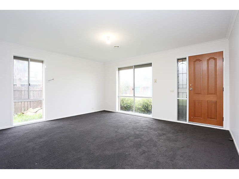 9 Edgecombe Way, Roxburgh Park VIC 3064