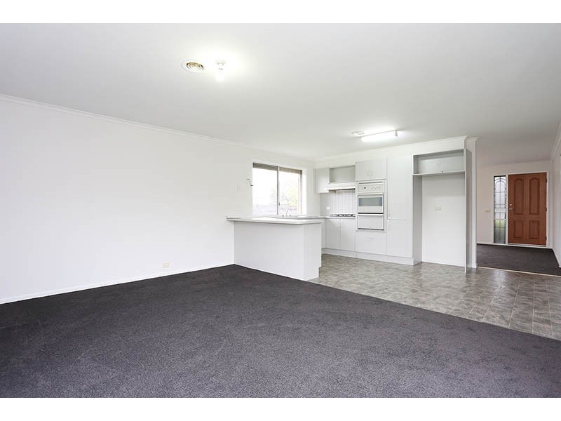 9 Edgecombe Way, Roxburgh Park VIC 3064