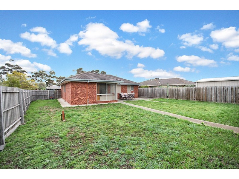 9 Edgecombe Way, Roxburgh Park VIC 3064