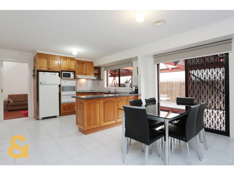 26 Edgecombe Way, Roxburgh Park VIC 3064