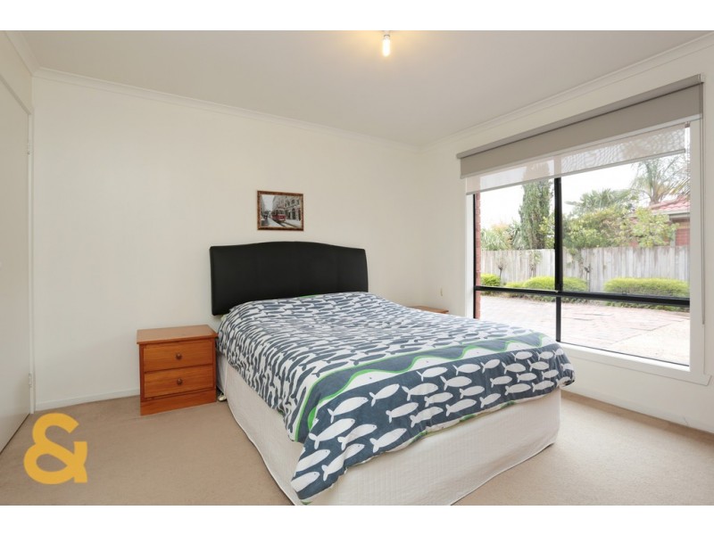 26 Edgecombe Way, Roxburgh Park VIC 3064