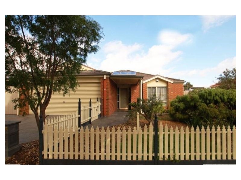 25 Mcconnell Crescent, Roxburgh Park VIC 3064