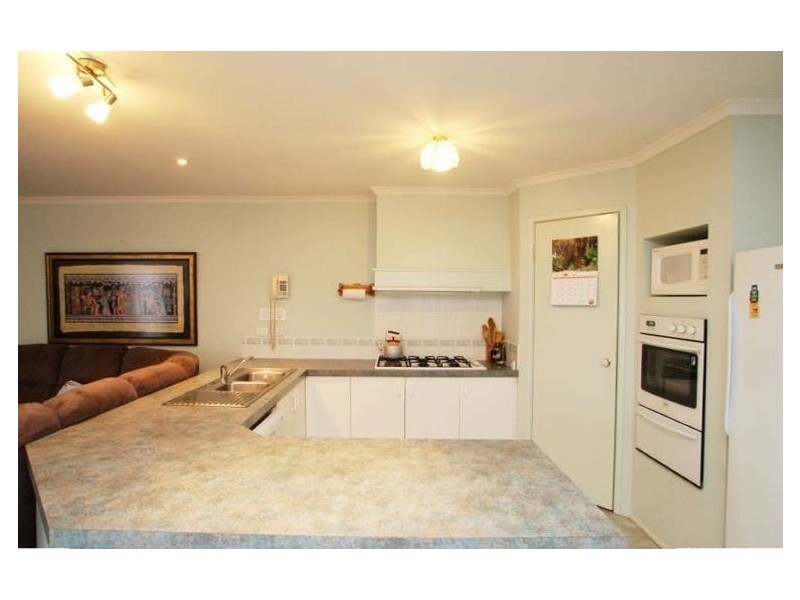 25 Mcconnell Crescent, Roxburgh Park VIC 3064
