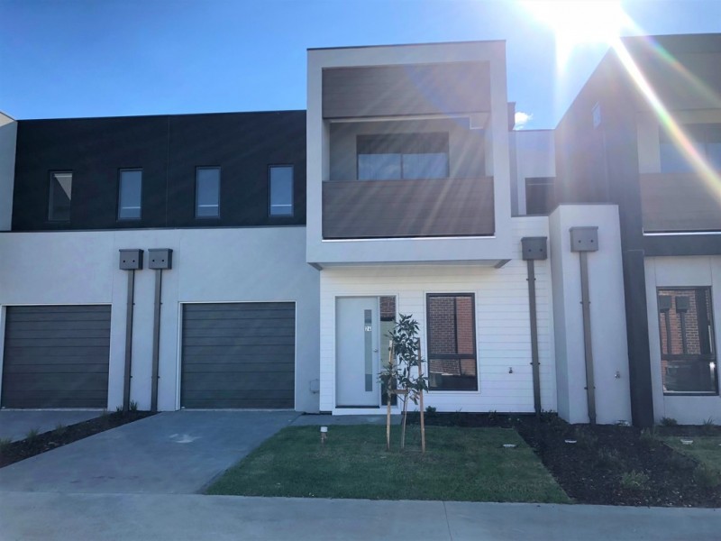 24/205 James Mirams Drive, Roxburgh Park VIC 3064