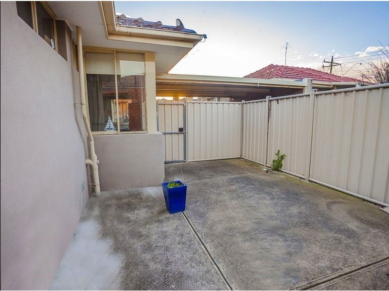 2/5 Edmund St, Dallas VIC 3047