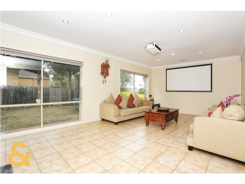 31 Mckenzie Crescent, Roxburgh Park VIC 3064