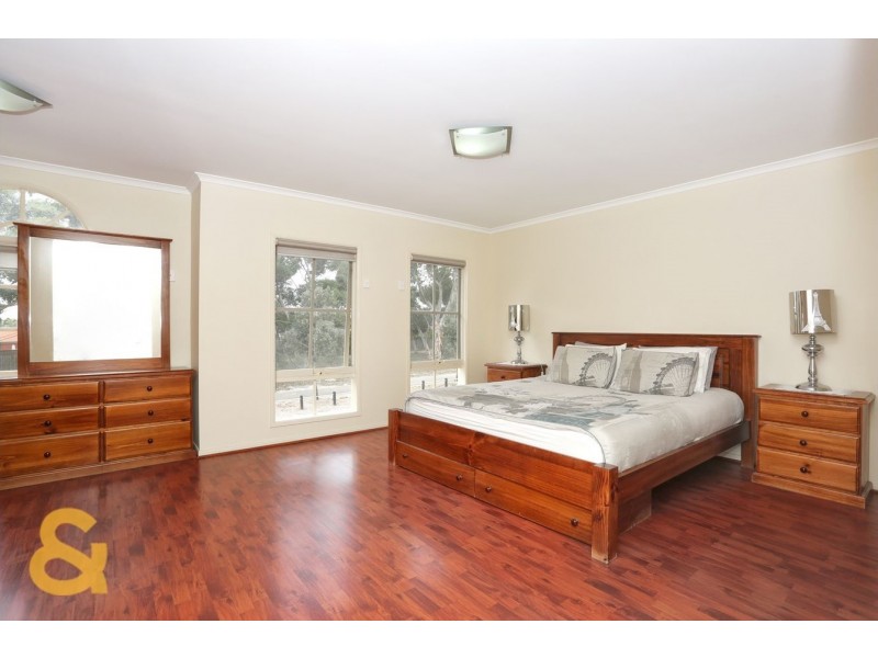 31 Mckenzie Crescent, Roxburgh Park VIC 3064