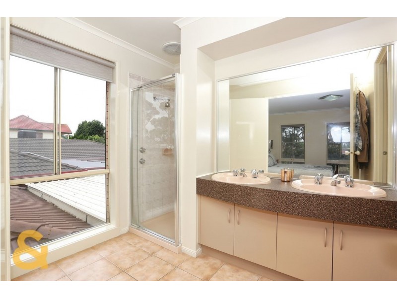 31 Mckenzie Crescent, Roxburgh Park VIC 3064