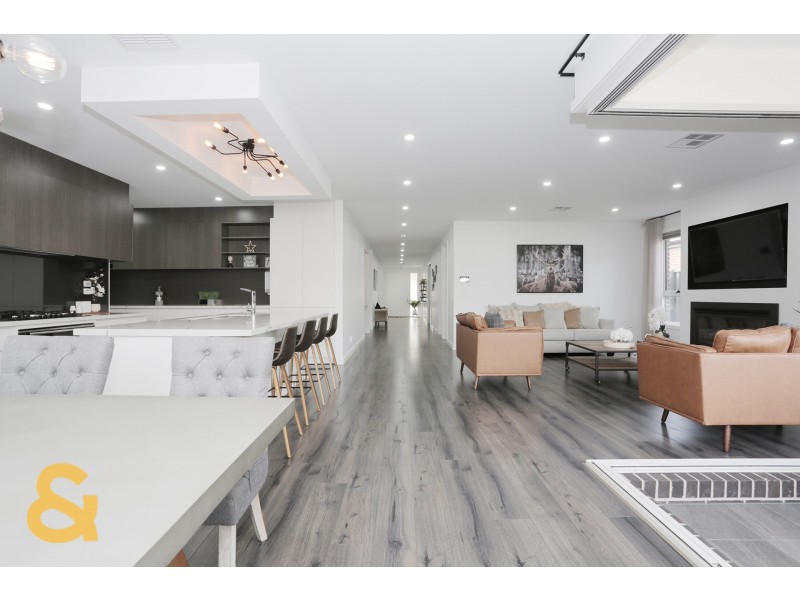 6 Mountaineer Drive, Roxburgh Park VIC 3064