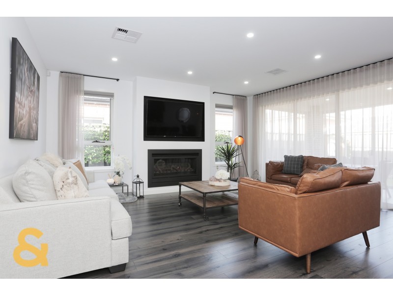 6 Mountaineer Drive, Roxburgh Park VIC 3064