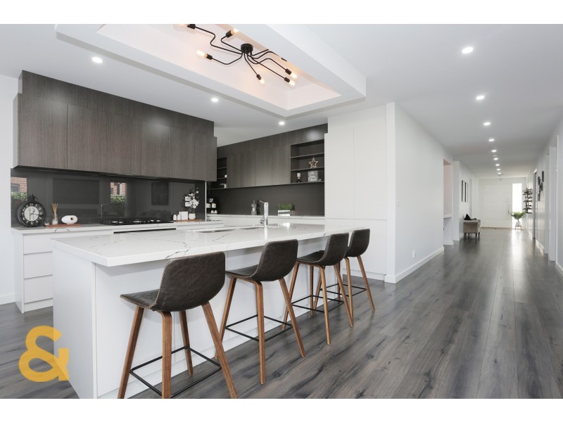 6 Mountaineer Drive, Roxburgh Park VIC 3064