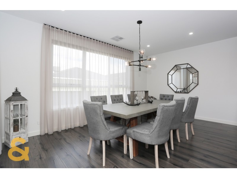 6 Mountaineer Drive, Roxburgh Park VIC 3064