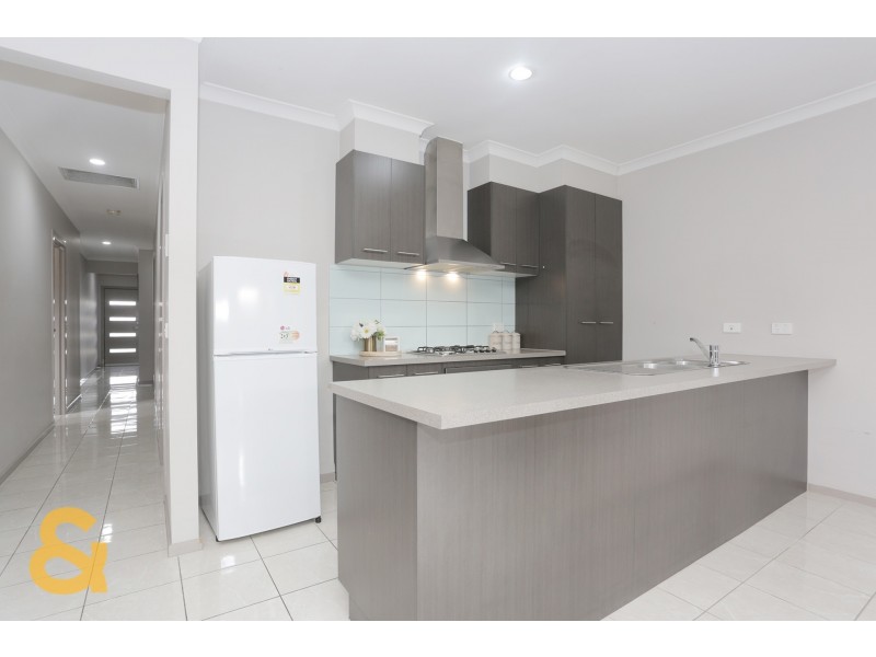 17 Viewside Crescent, Craigieburn VIC 3064