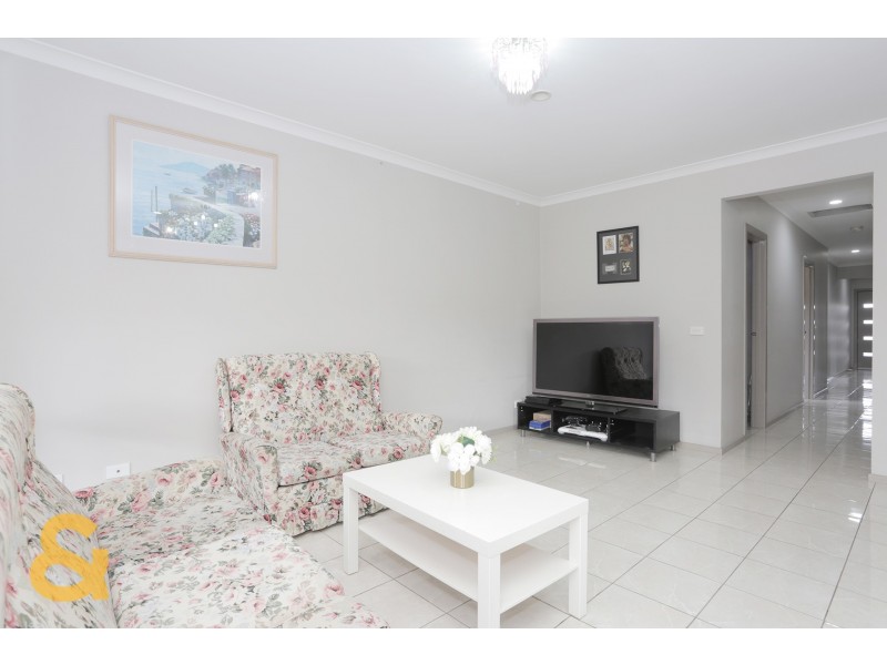 17 Viewside Crescent, Craigieburn VIC 3064