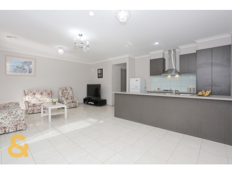 17 Viewside Crescent, Craigieburn VIC 3064