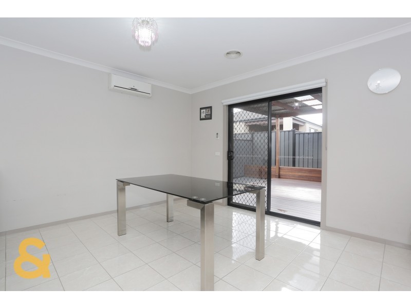 17 Viewside Crescent, Craigieburn VIC 3064