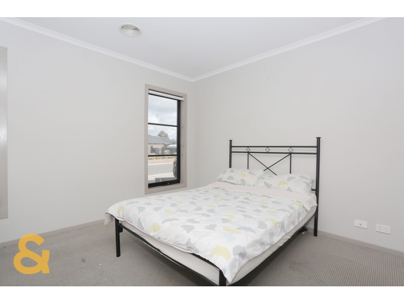 17 Viewside Crescent, Craigieburn VIC 3064