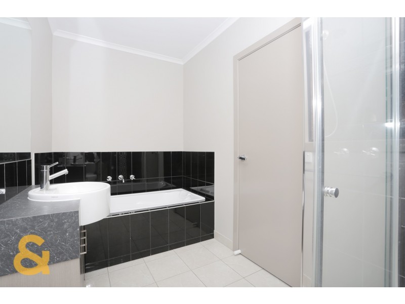 17 Viewside Crescent, Craigieburn VIC 3064