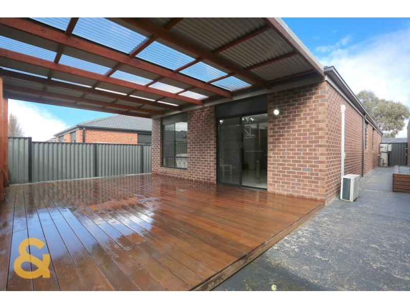 17 Viewside Crescent, Craigieburn VIC 3064