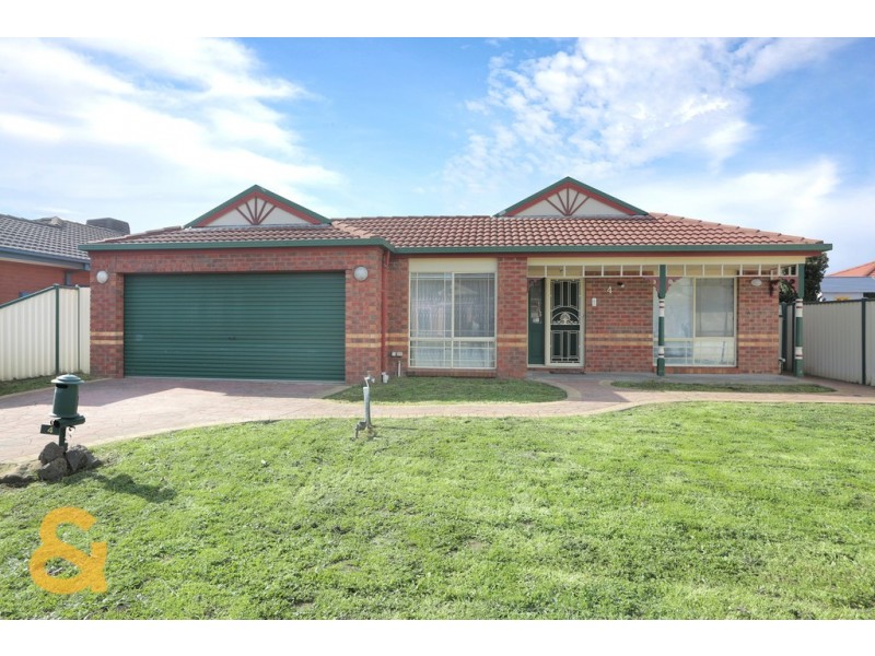 4 Lachlan Crescent, Roxburgh Park VIC 3064