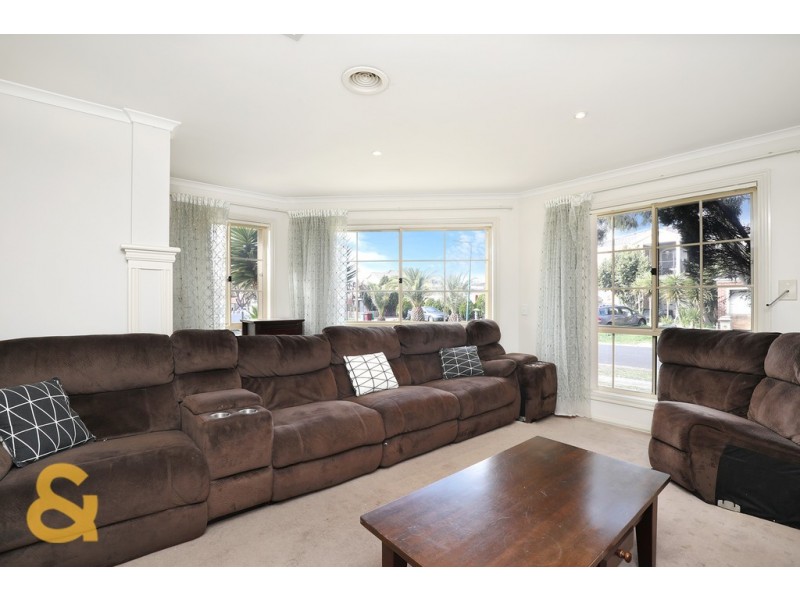 11 Centaurus Avenue, Roxburgh Park VIC 3064