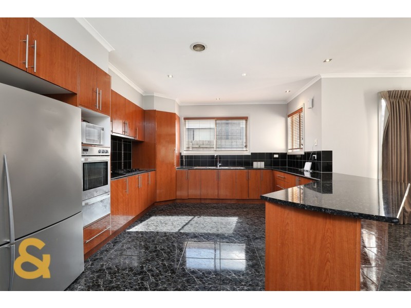 18 Watersedge Way, Roxburgh Park VIC 3064