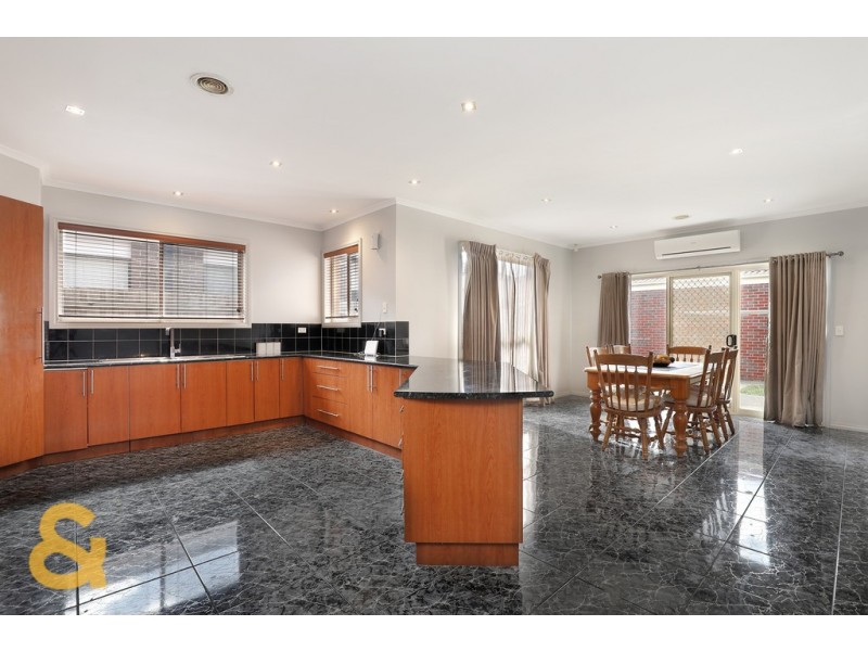 18 Watersedge Way, Roxburgh Park VIC 3064